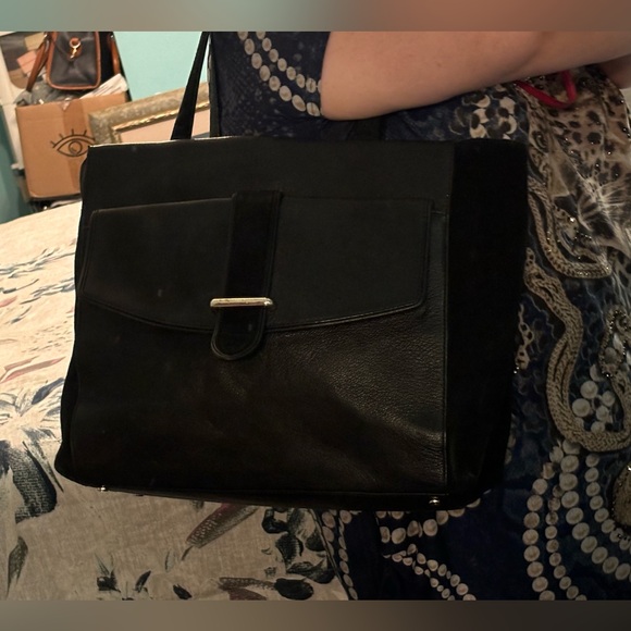 Kate spade ♠️ tote 👜 bag has on left handed a little bit ripped - Picture 3 of 17